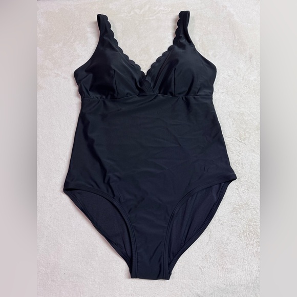 Roots Women's One Piece Black Swim Suit NWT Size 12 - Picture 2 of 5